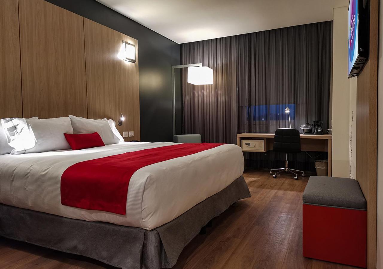 Ramada Encore By Wyndham Guadalajara Aeropuerto Las Pintas Dış mekan fotoğraf